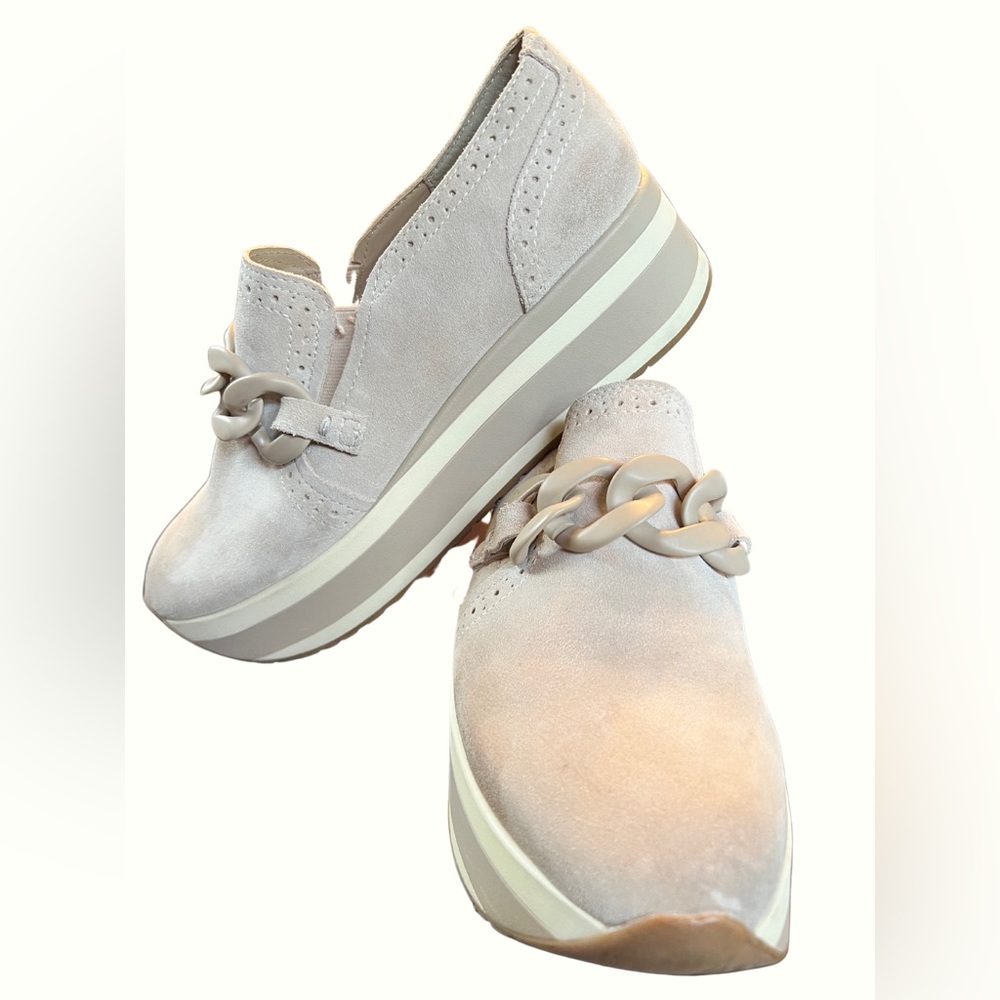 Dolce Vita Jhenee Sneakers Size 9